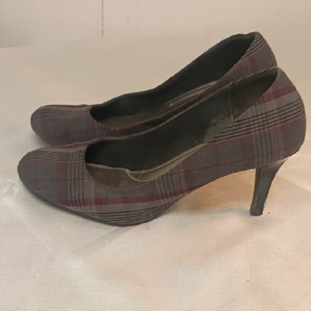 Comfort Plus by Predictions Burgundy Plaid Heels